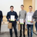 Uczestnicy konkursu Kochajmy nasze małe ojczyzny podczas wręczenia nagród w Starostwie Powiatowym w Poznaniu