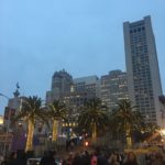 zdjęcie panoramy miasta i palm