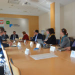 zdjęcie z posiedzenia Powiatowej Rady Działalności Pożytku Publicznego na zdjęciu członkowie Rady wraz ze Starostą Poznańskim
