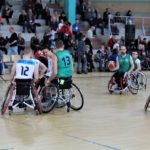 mecz koszykówki osób na wózkach inwalidzkich