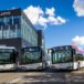 zdjęcie trzech autobusów elektrycznych przy fabryce solaris