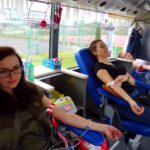 Dawcy krwi w Bolechowie podczas oddawania krwi- akcja pod hasłem “Młoda krew ratuje życie – zostań dawcą szpiku”