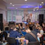 Uczestnicy warsztatów gitarowych podczas Ogólnopolskich Dni Artystycznych z Gitarą w Mosinie