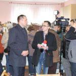 Wójt Rokietnicy Bartosz Derech podczas Wielkopolskiego Konkursu Koszy Wielkanocnych w Rokietnicy