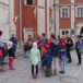 Turyści przed kościołem w Owińskach