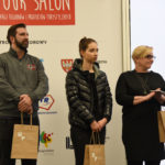 nagrodzeni w konkursie na najlepszy smak powiatu poznańskiego - trzy osoby na zdjęciu z nagrodami