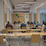 zdjęcie z posiedzenia powiatowej rady działalności pożytku publicznego na sali sesyjnej
