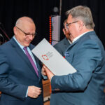 starosta poznański odbierający nagrodę za ranking ZPP