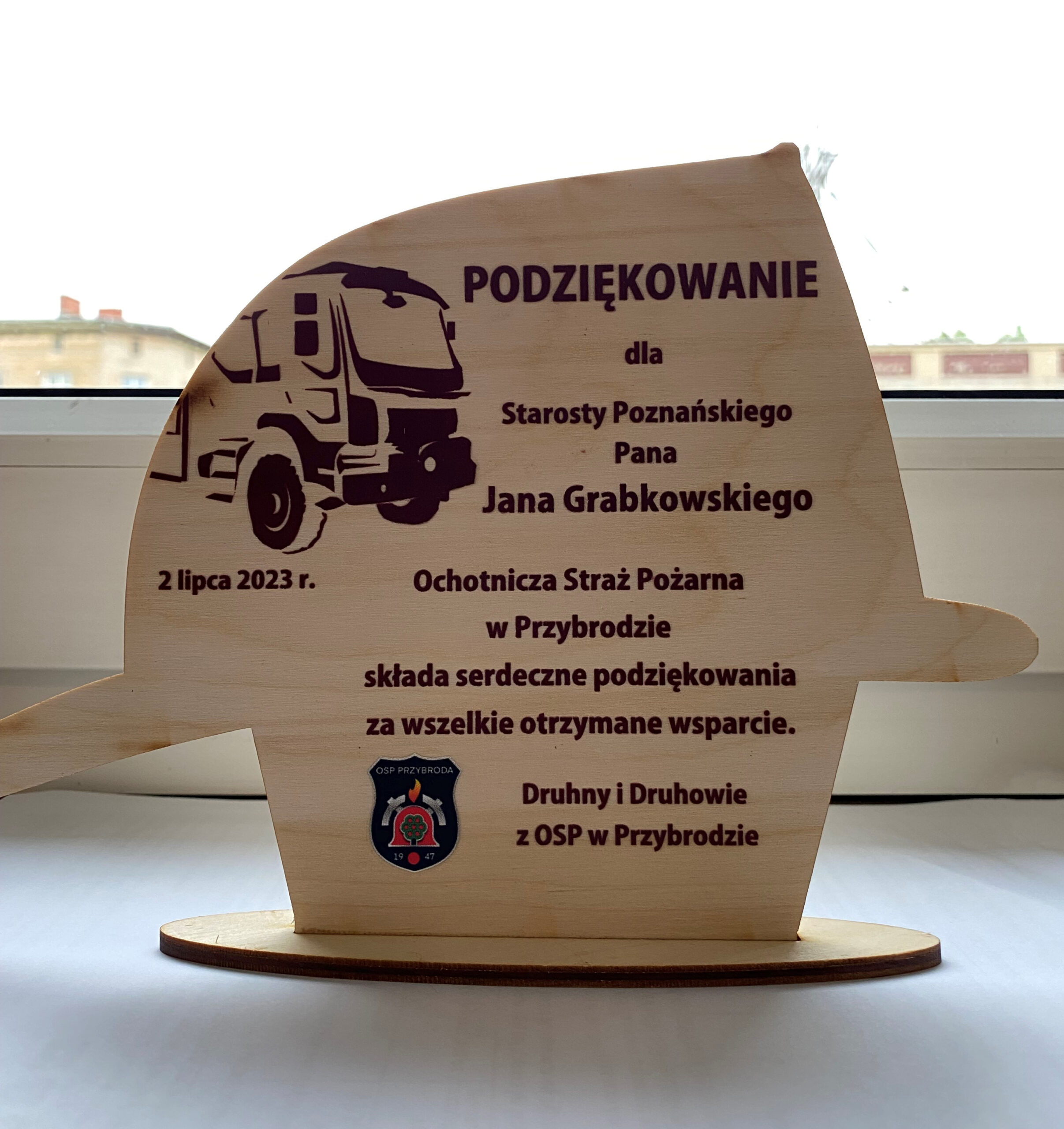 Podziękowanie dla starosty poznańskiego od OSP w Przybrodzie