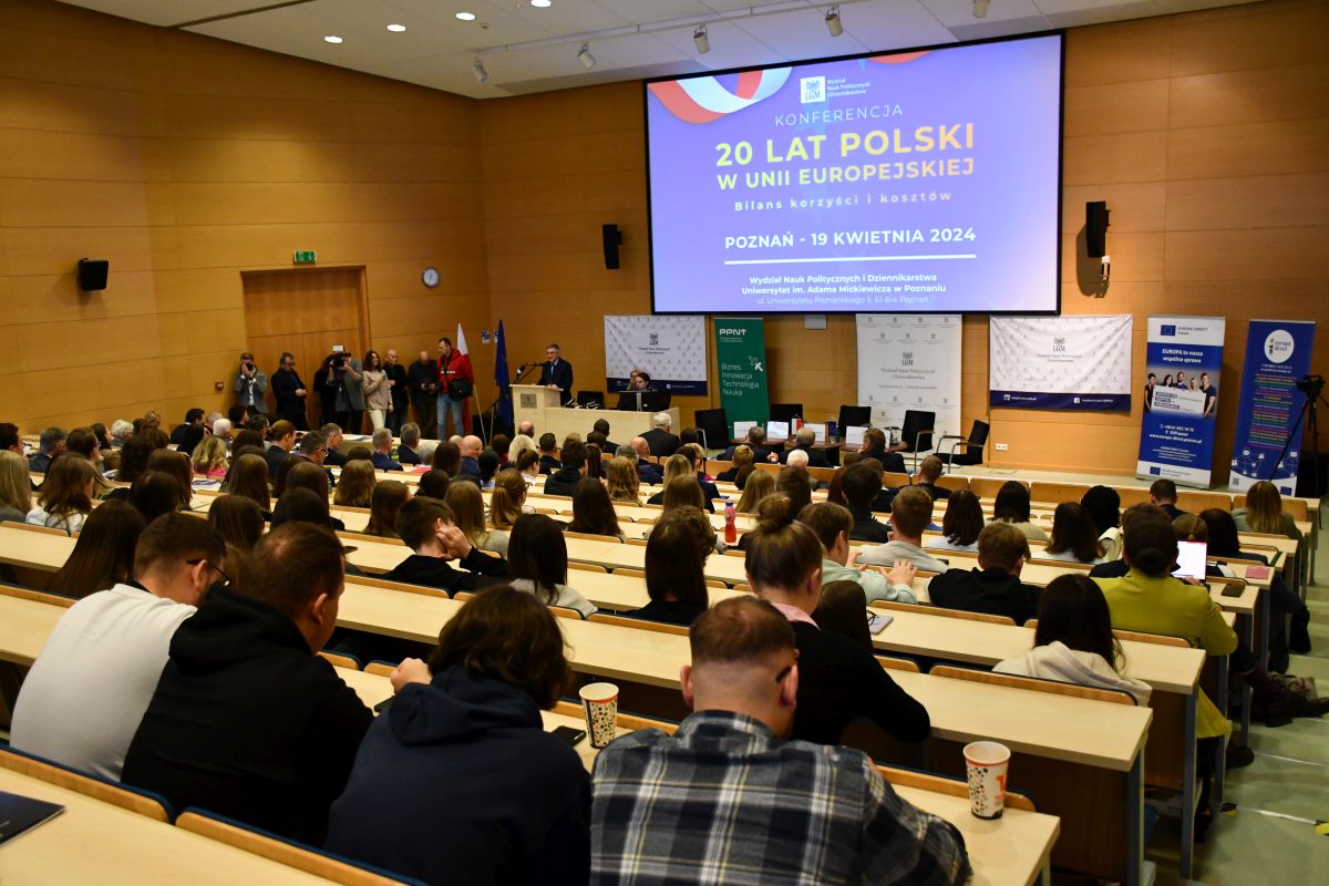 konferencja naukowa pod nazwą „20 lat Polski w Unii Europejskiej. Bilans korzyści i kosztów”.