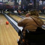 osoby z niepełnosprawnościmi spotkanie` na bowlingu