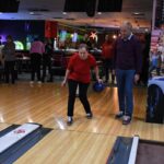 osoby z niepełnosprawnościmi spotkanie` na bowlingu