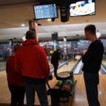 osoby z niepełnosprawnościmi spotkanie` na bowlingu