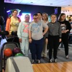 osoby z niepełnosprawnościmi spotkanie` na bowlingu