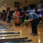 osoby z niepełnosprawnościmi spotkanie` na bowlingu