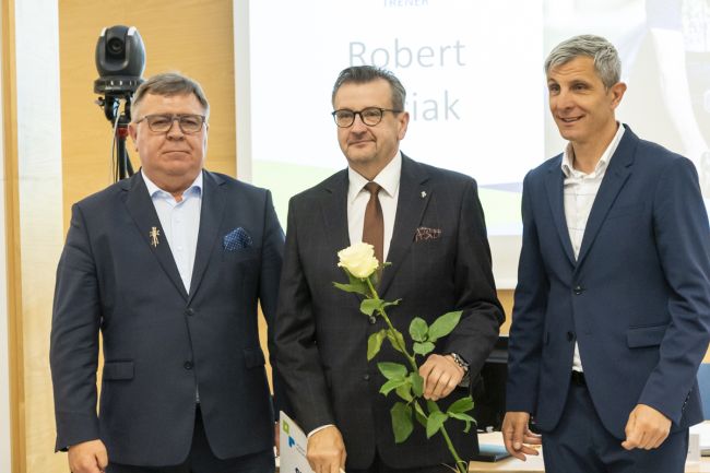 Starosta poznański Jan Grabkowski w towarzystwie trenera kolarzy z Kórnika - Roberta Taciaka. Z prawej Paweł Bocian, radny powiatu i były piłkarz m.in. Olimpii i Lecha Poznań