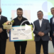 kadr z Powiatowej17. - Łukasz Kuropaczewski z nagrodą