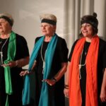 senioritki w skrzynkach