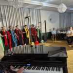 senioritki w skrzynkach