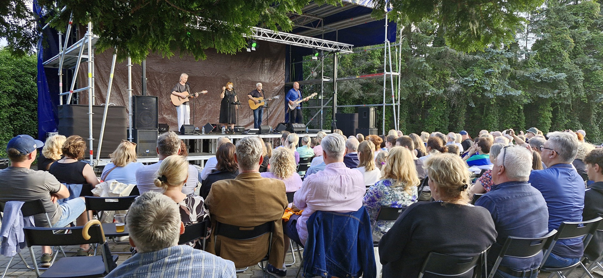 Koncert Wolnej Grupy Bukowina w Skrzynkach