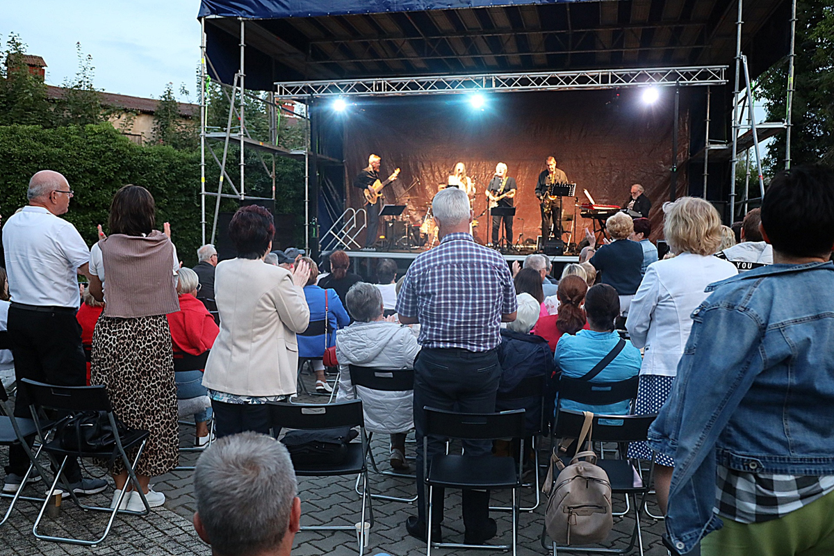 Koncert muzyczny w Skrzynkach