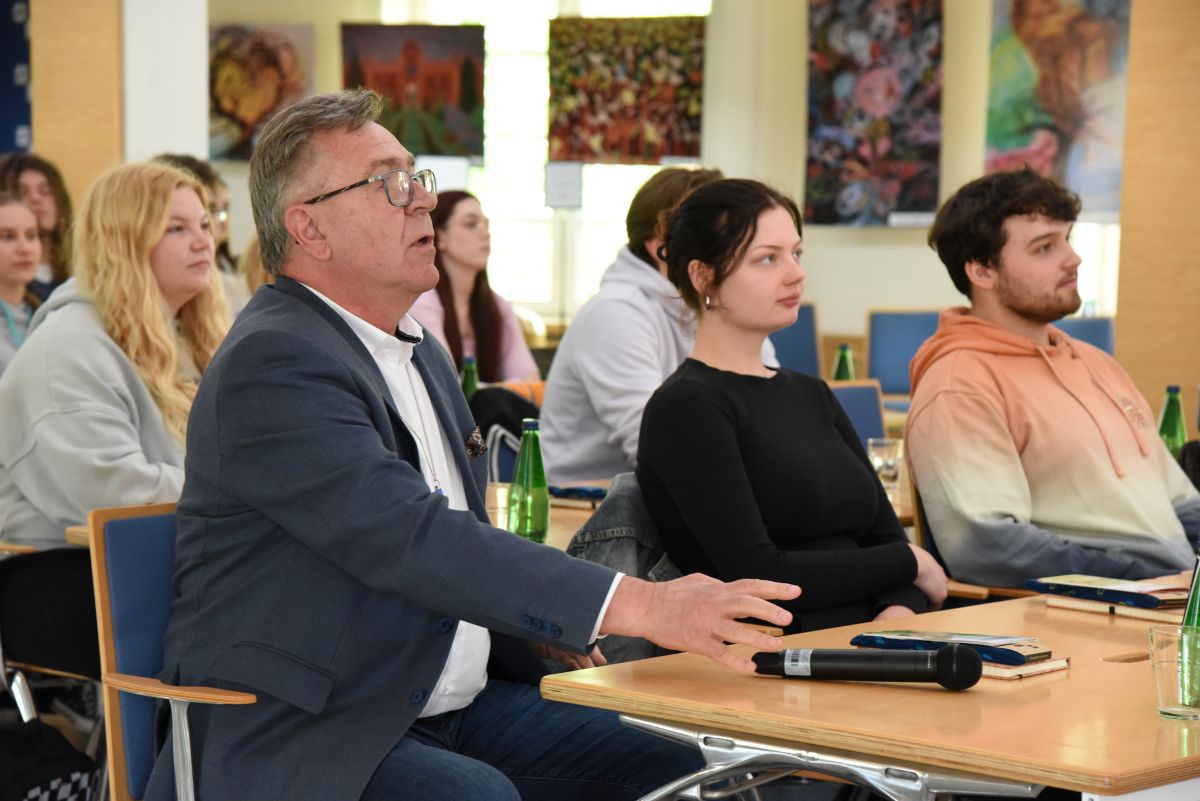Starosta spotkał się ze studentami UAM