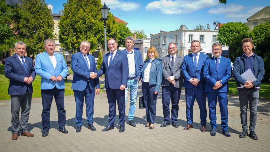 konferencja na bukowskim rynku