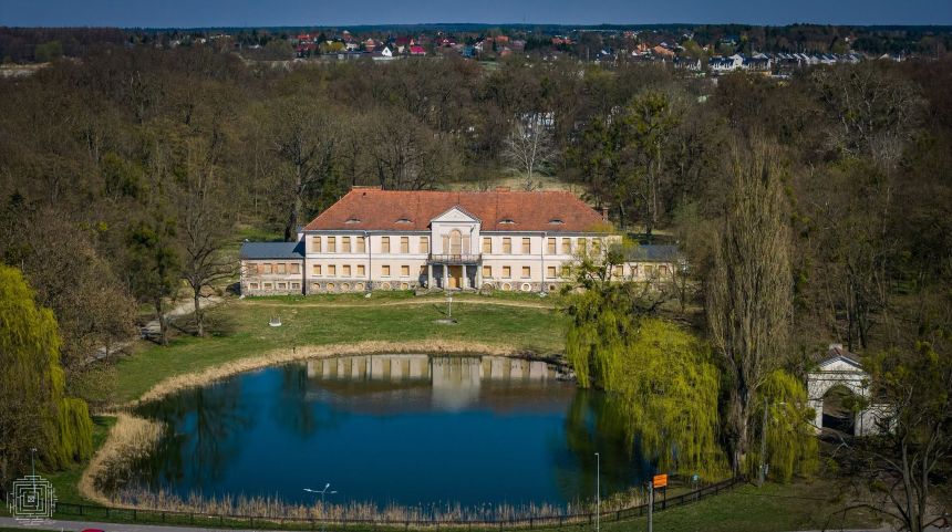Umowa na modernizację dachu pałacu w Owińskach